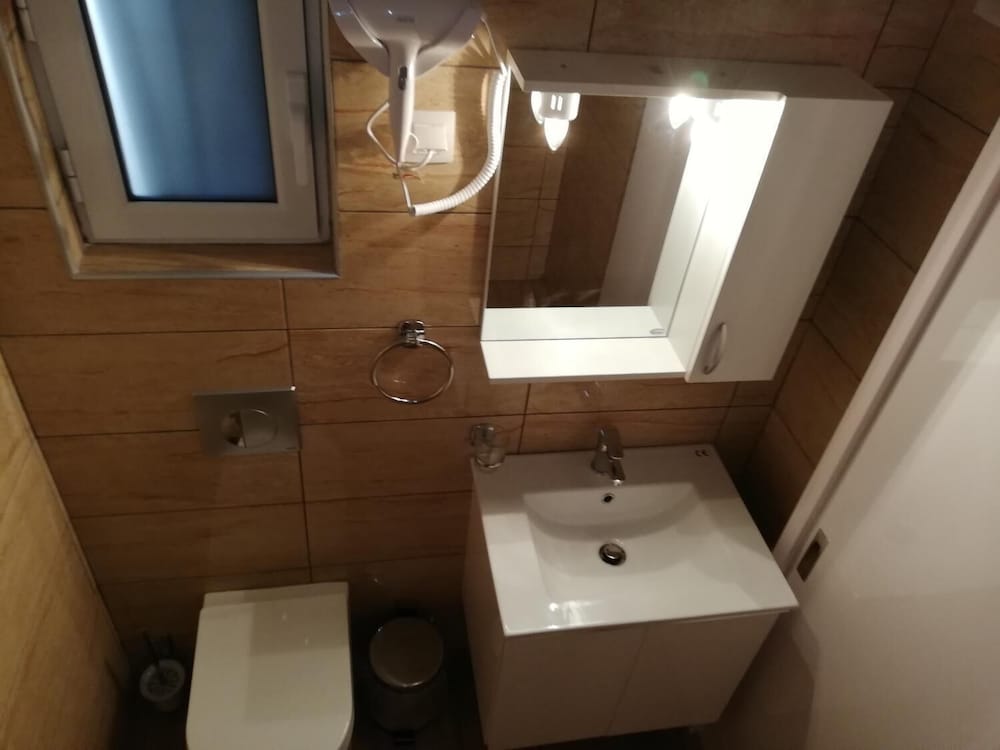 Spiros rooms