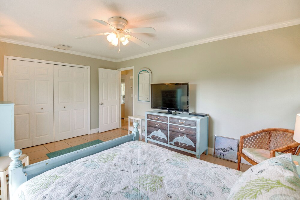 Swim, Fish & Walk to Shore: Ormond Beach Home!