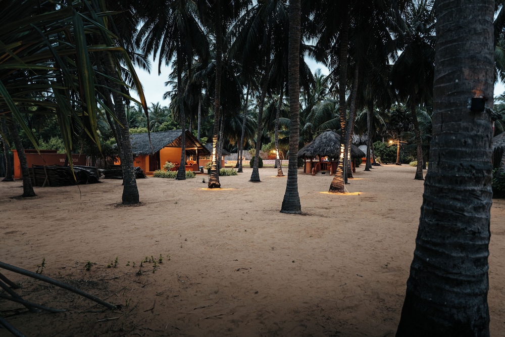 Roshanne Beach Resort
