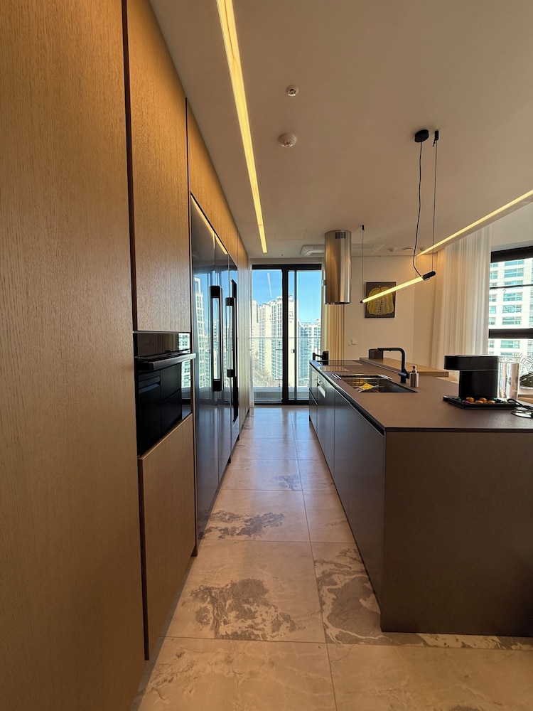 Caelum Black Gangnam Luxury Apt