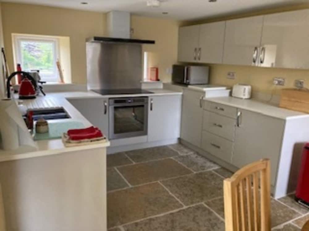Cosy 2-bed Cottage With Garden Near Carlisle view 3