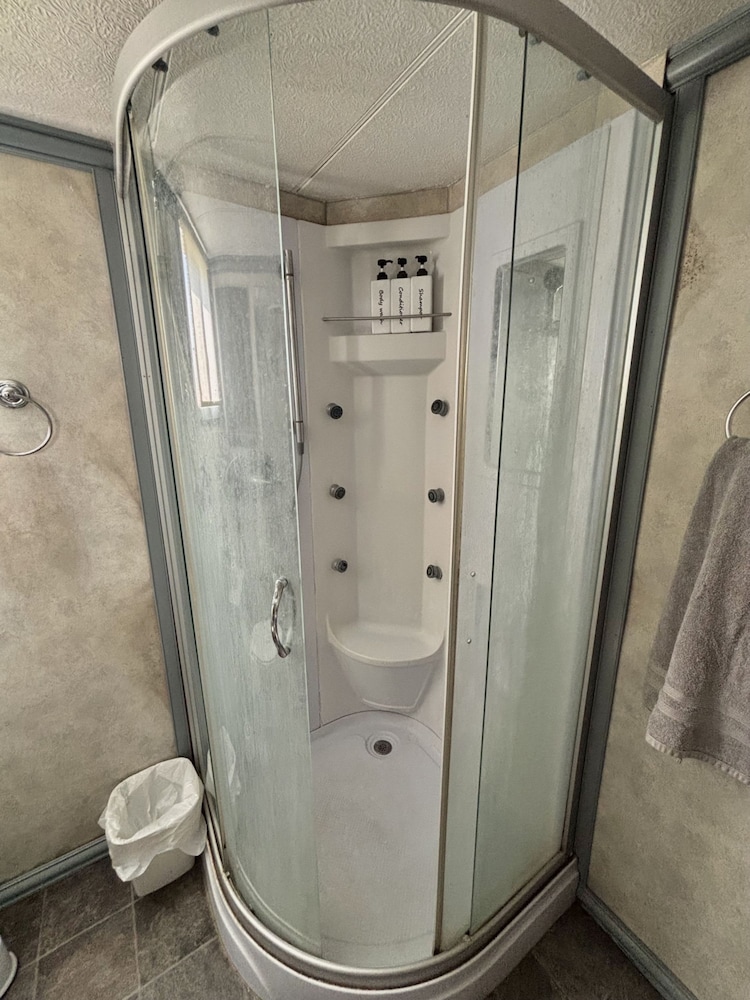 4 bd 10 min to Downtown W D