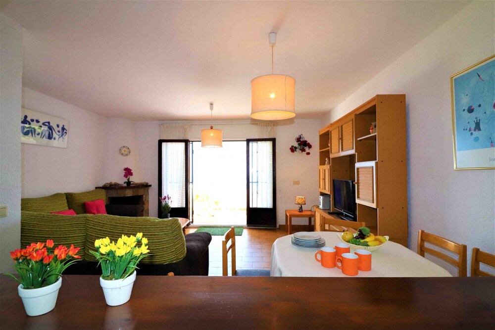 Apartment in Roses Near Waterfront & Mountains
