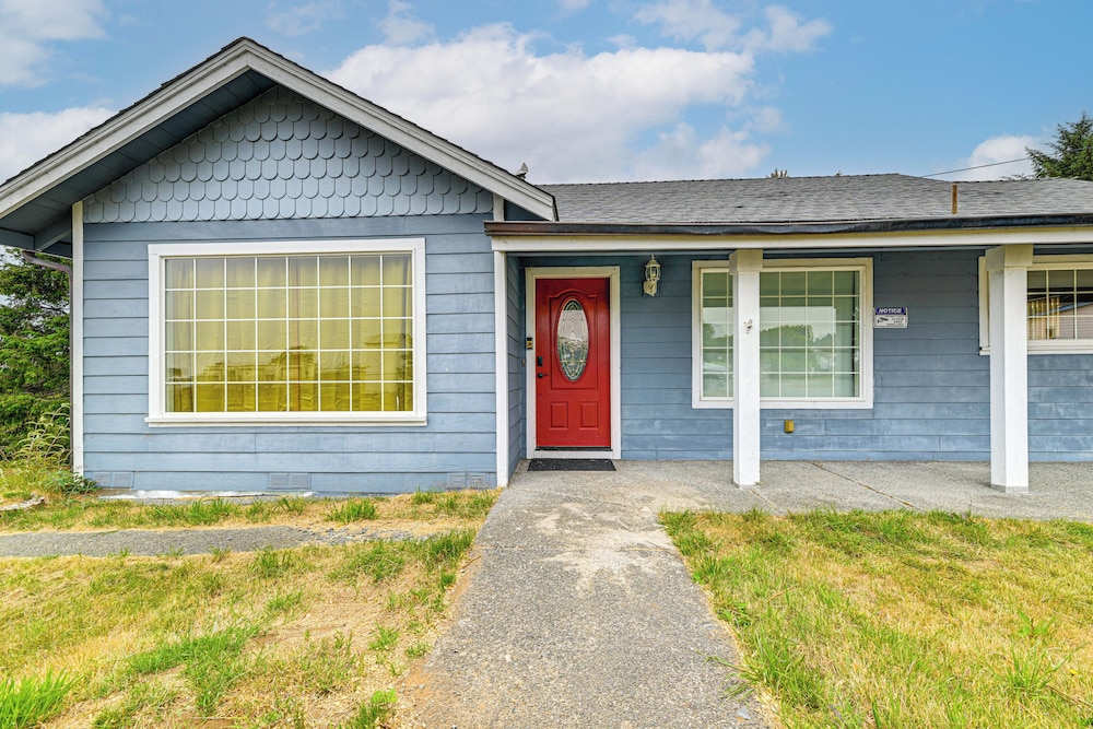 Walk to Beach: Cozy Home w/ Deck in Smith River!
