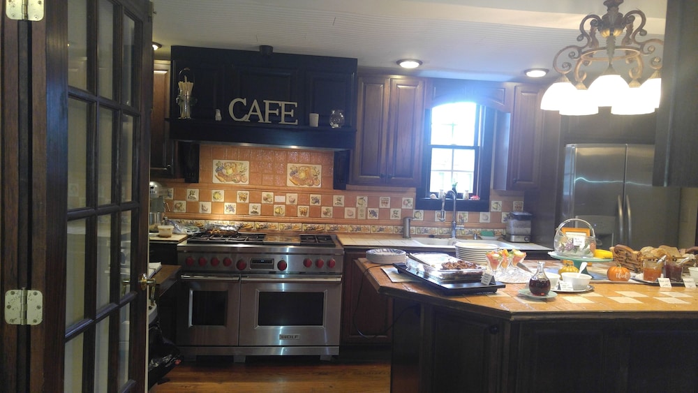 Island Guest House B&B