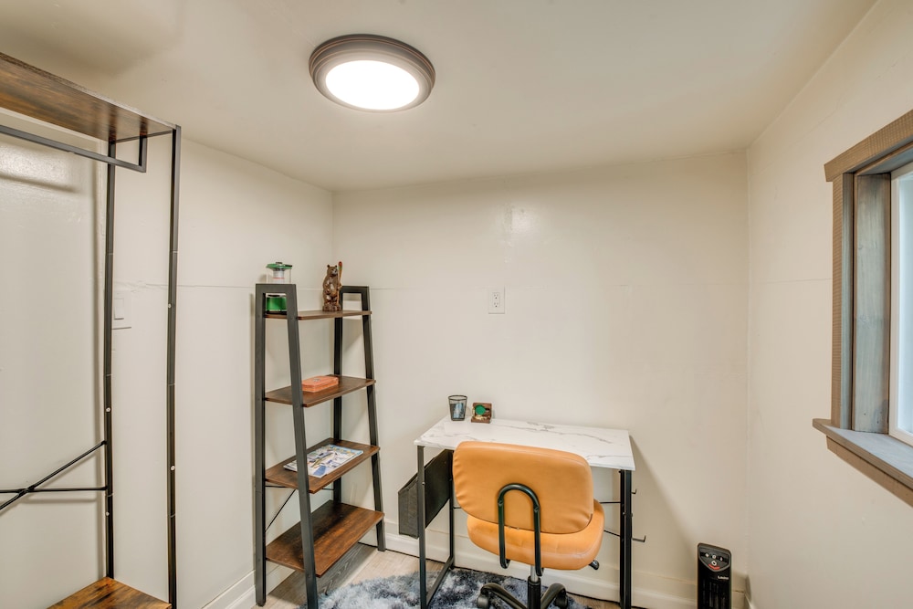 Walk to Beach: Dog-friendly Cabin in Glenbrook!