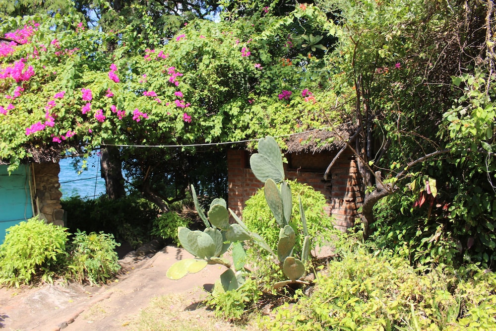 Nkhudzi Beach Lodge