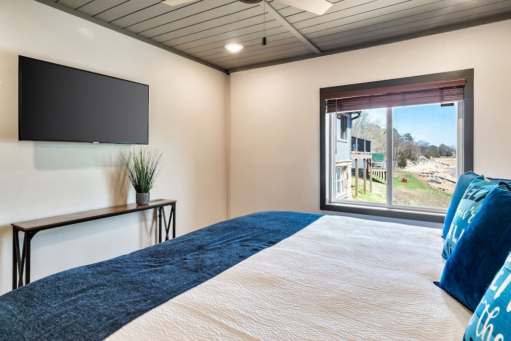 The Lodge at Lakeside view 5