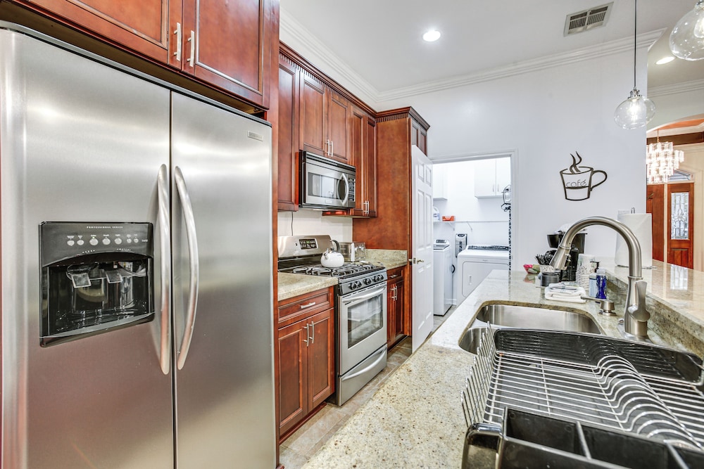 5 Mi to Bourbon Street: Nola Home w/ Fenced Yard!