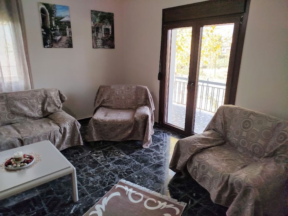 Chistine s Country Cottage