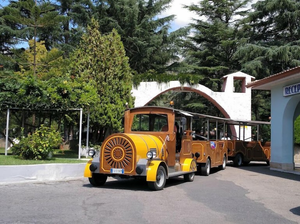 Villaggio Turistico La Mantinera Hotel