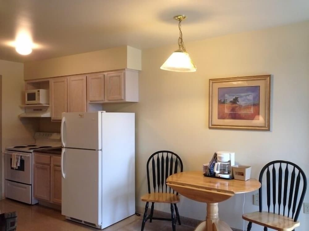 All Suites Inn Budget Host