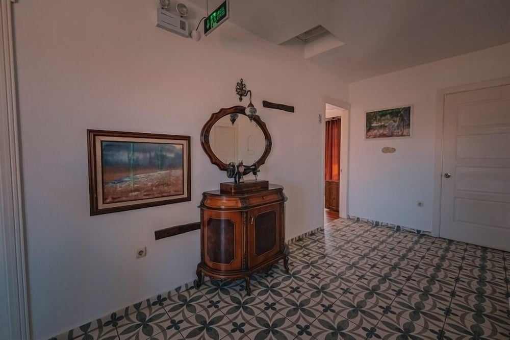 Mor Salkım Konağı