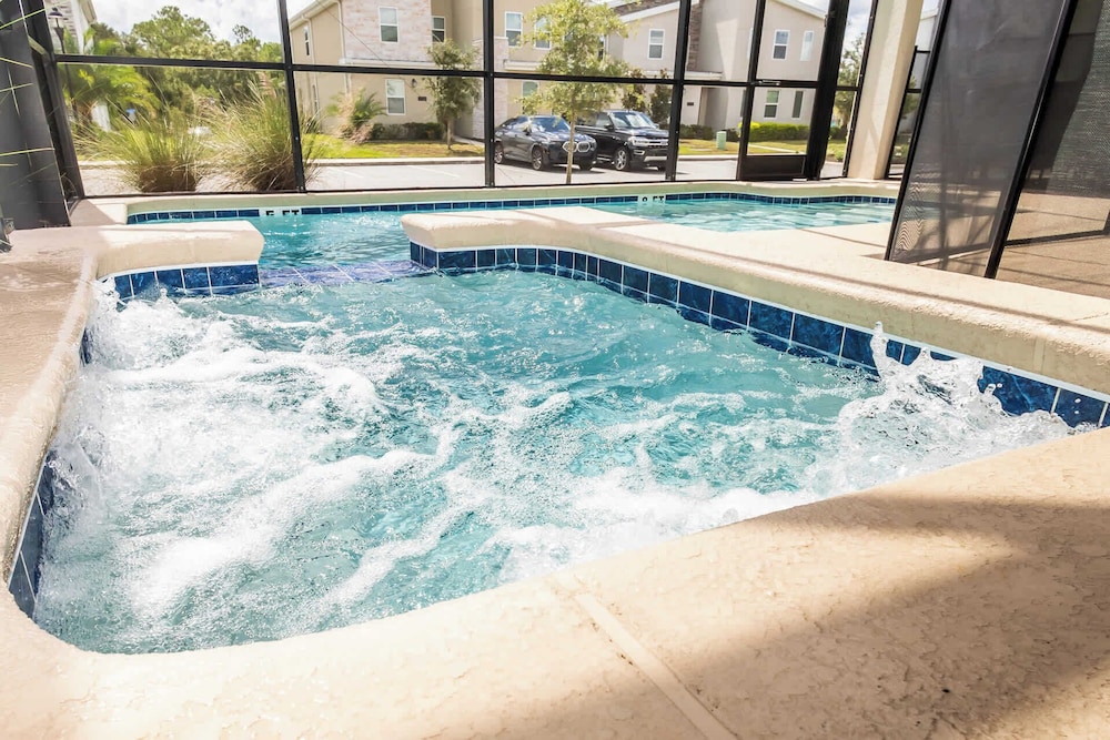 Storeybook Escape Sleeps 11!