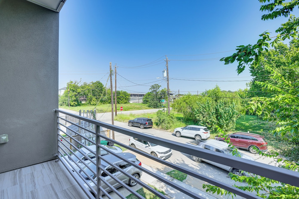 2 Mi to Dtwn: Modern Houston Home w/ Private Patio