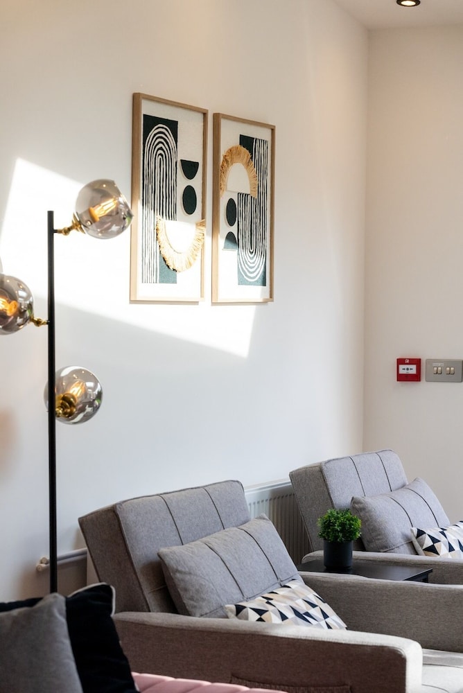 Luxury 8 Bed Home Manchester