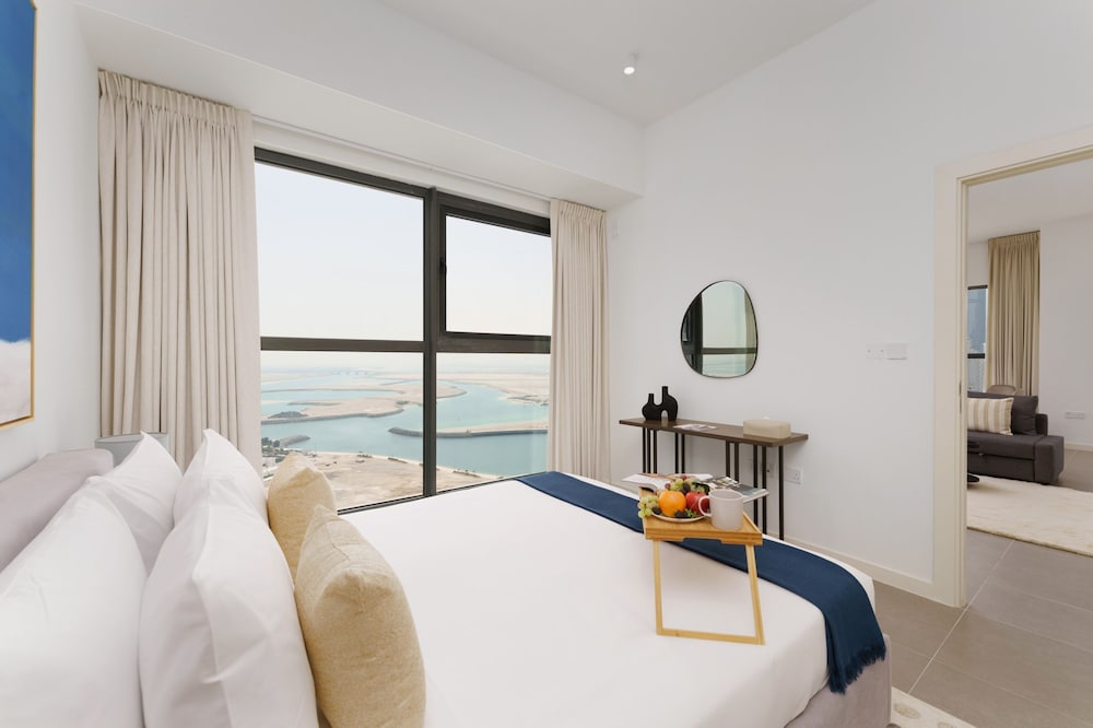 Modern Panoramic Sea View Apt on Al Reem Island