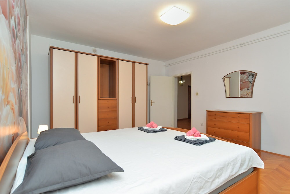Apartment 1933 view 3