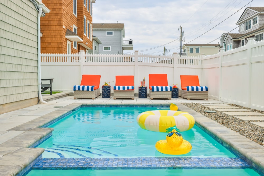 Heated Pool Hot Tub 5BR Game Room Elevator Cabana