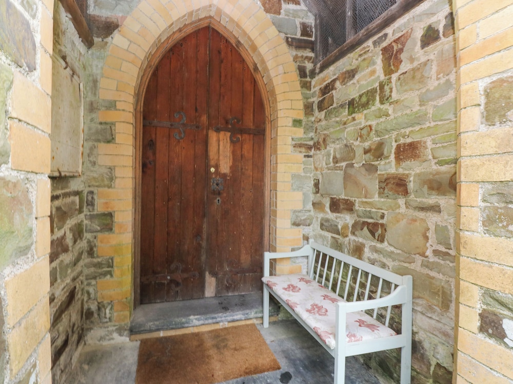 Church Llygad Y Dyffryn