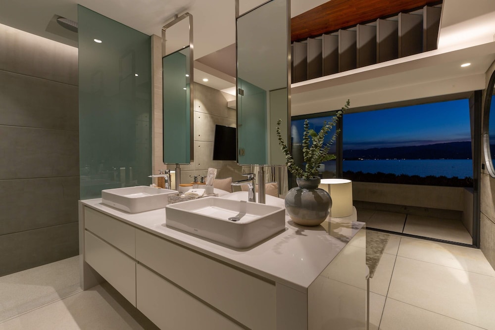 Solaris 3-bedroom Beachfront Villa in Koh Samui