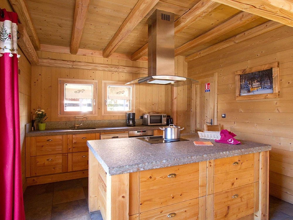 Chalet in Les Deux Alpes With Heated Pool