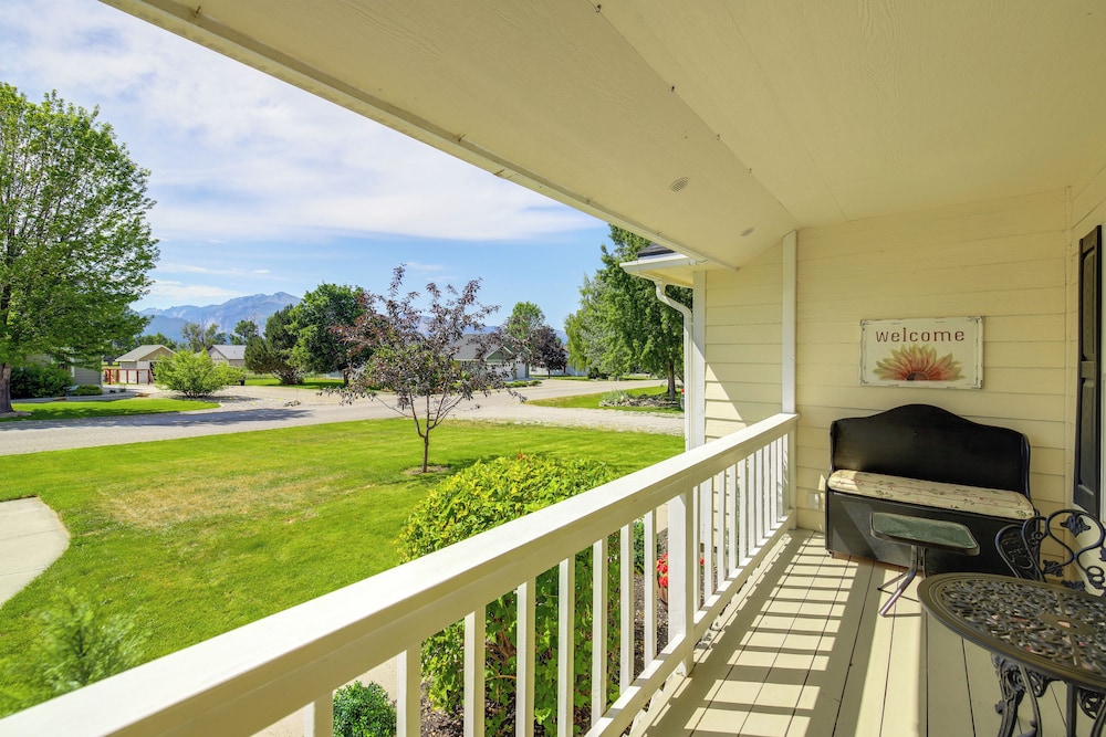 Bitterroot Mountain Views: Montana Family Home!