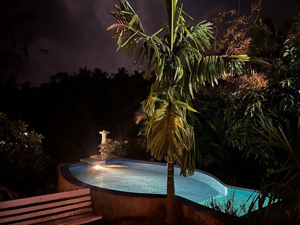 DD Villa & Serenity Cottages