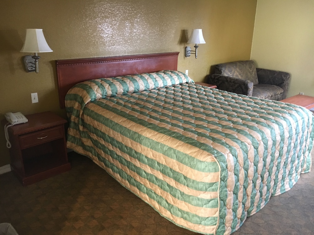 Bellflower Travel Inn