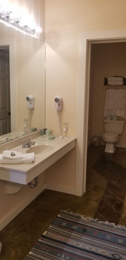 Downtown Guest Quarters Hotel
