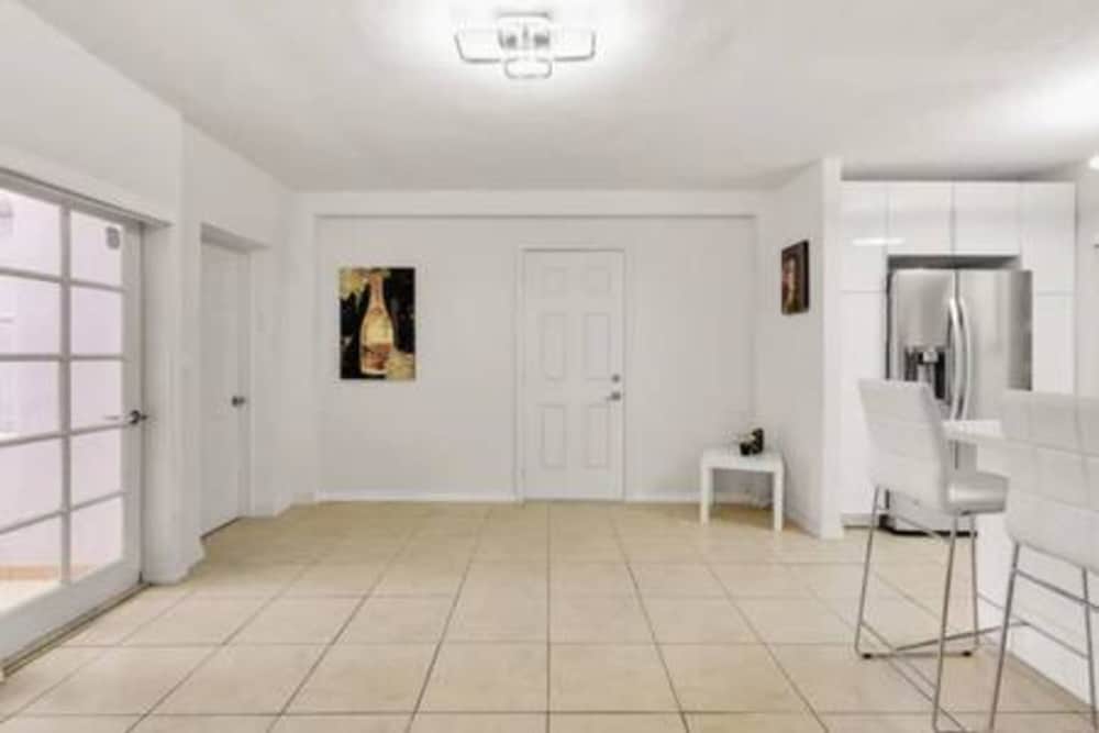 2710 Heated Pool 7 Beds 5 Baths Sleep 15 Park 4 Car