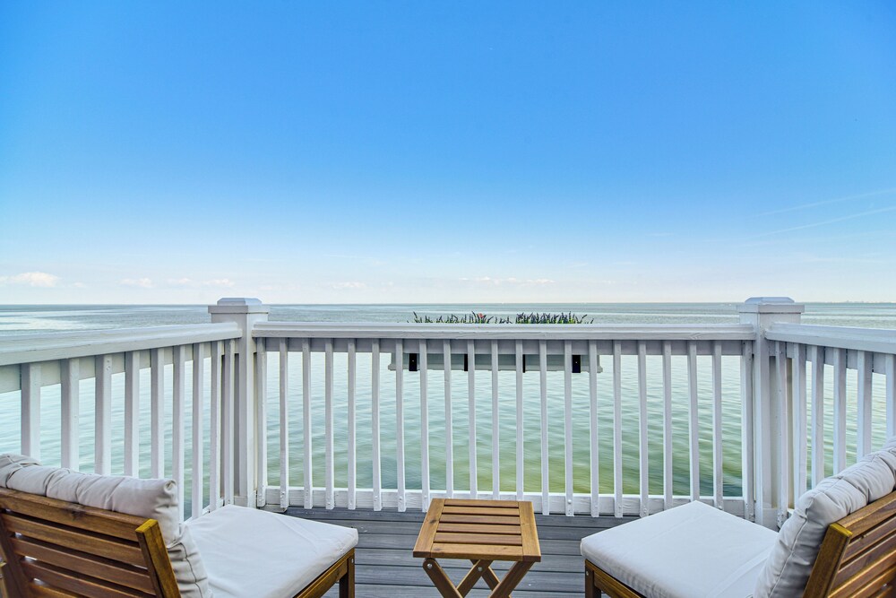 Bayfront St Petersburg Retreat 4 Mi to Downtown!