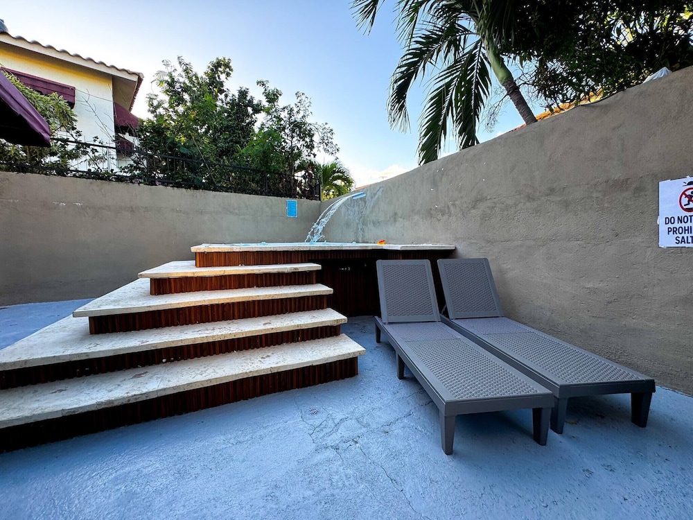 Jacuzzi Haven Villa!