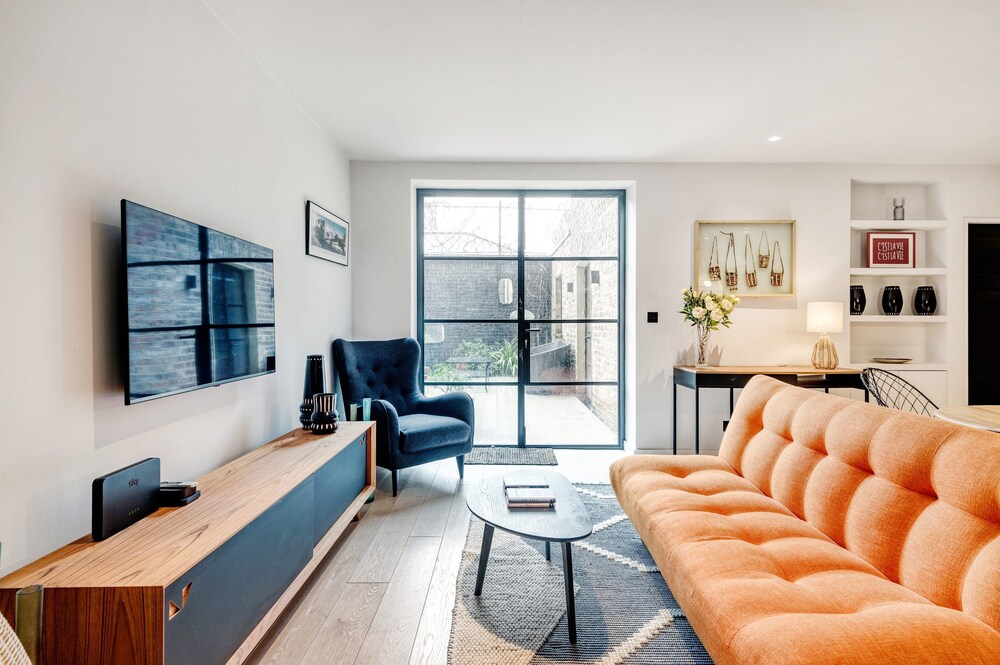Notting Hill 2 Bed With Sauna - by Out of Office Lifestyle
