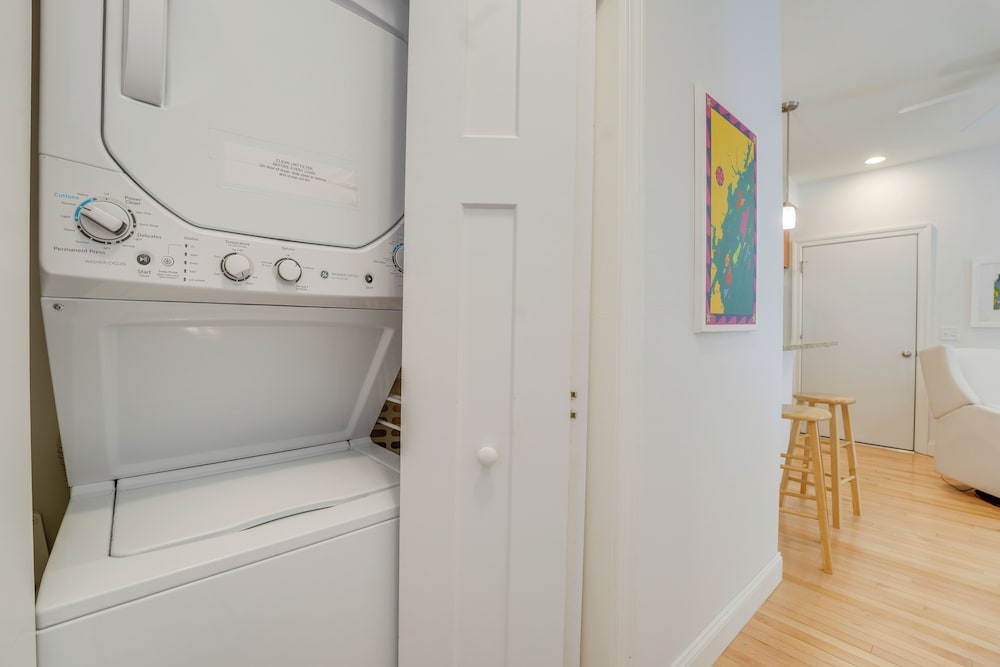 Near Portland trails: Walkable Apartment w/ Deck