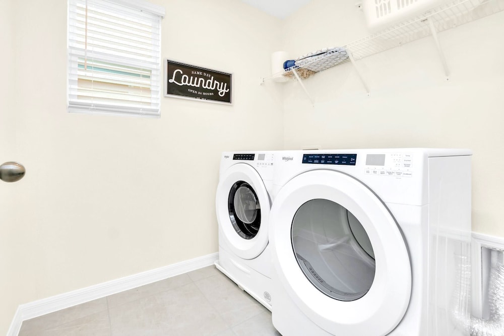 Spectacular 7BR Home w Pool & Arcade Near Disney