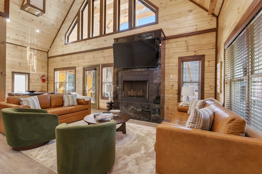 Ern802 - Bear Olympics 3 Bedroom Cabin