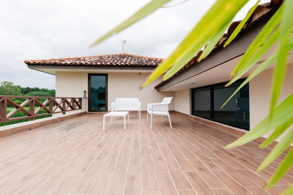 Villa Encanto by Acomodo