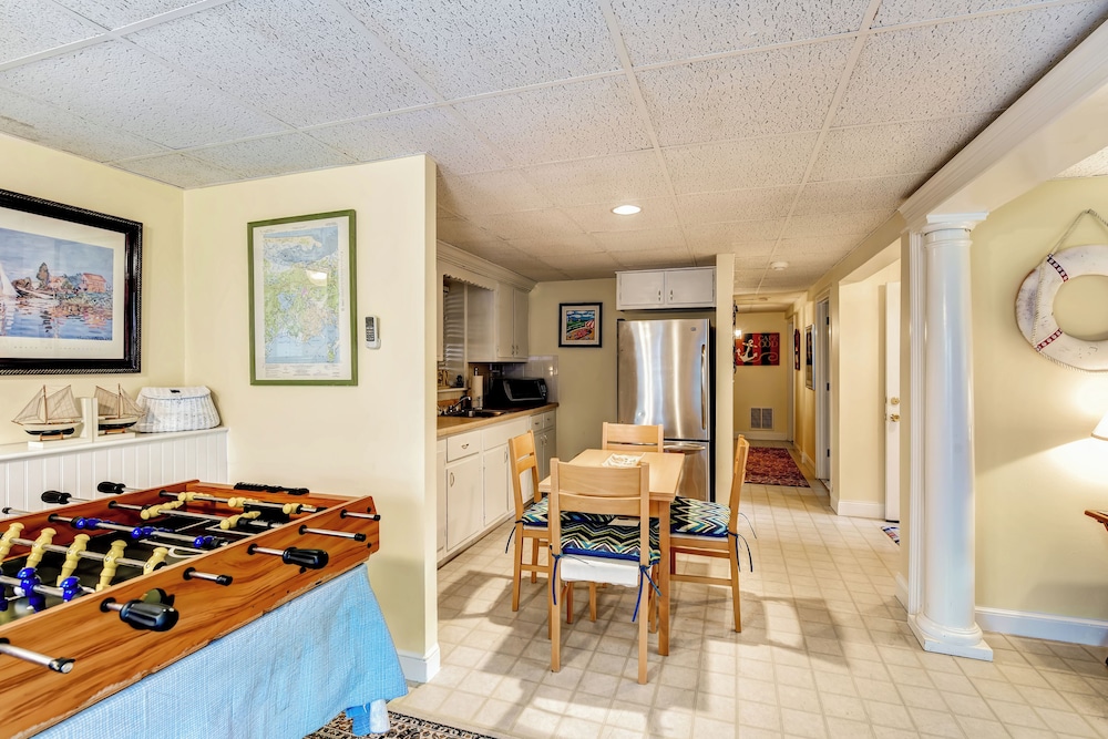 Charming East Falmouth Home: Walk to Private Beach
