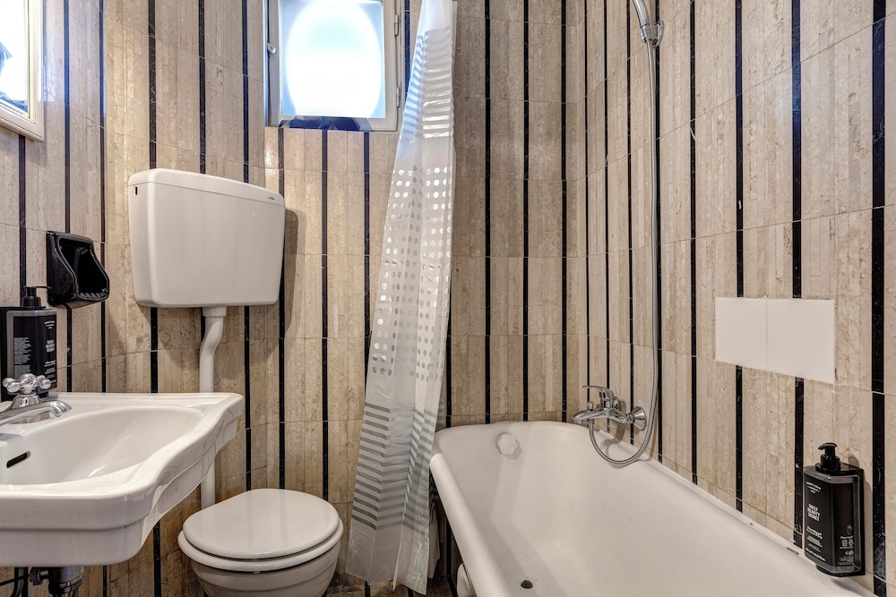Palestro Apartment by Mamo Florence