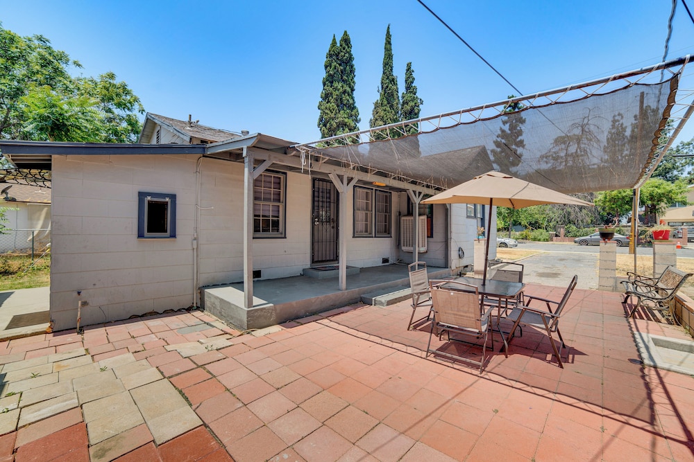 3 Mi to Airport: Pet-friendly Home in Ontario Home