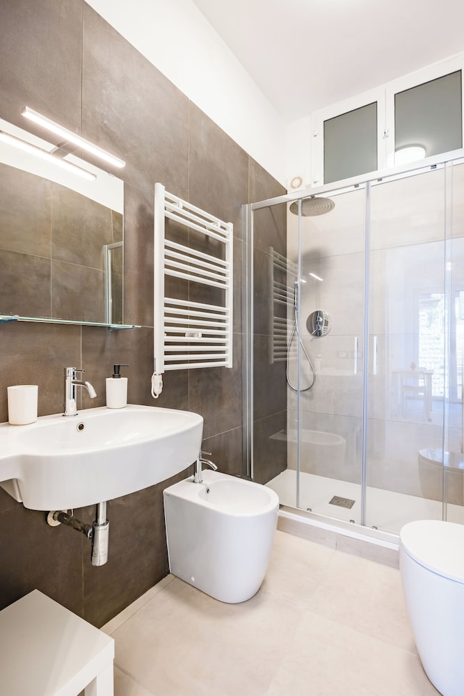 Brombeis Double Bedroom Center by Napoliapartments