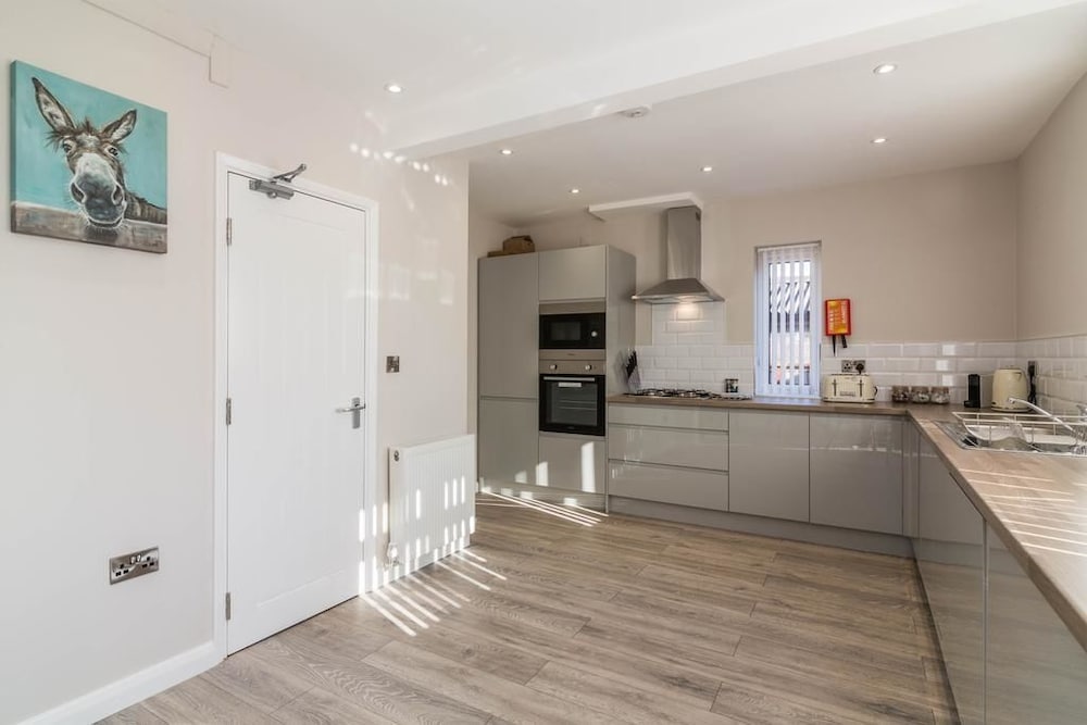 Nottingham Vacations - Woodview House - Property Image 1