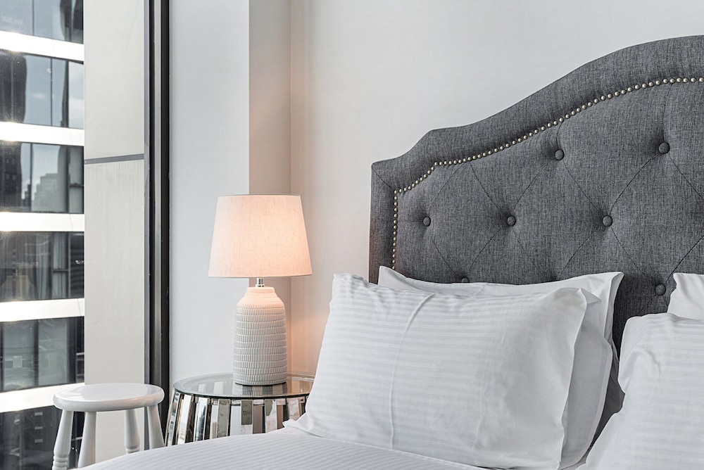Incredible City Views in Convenient CBD Apartment