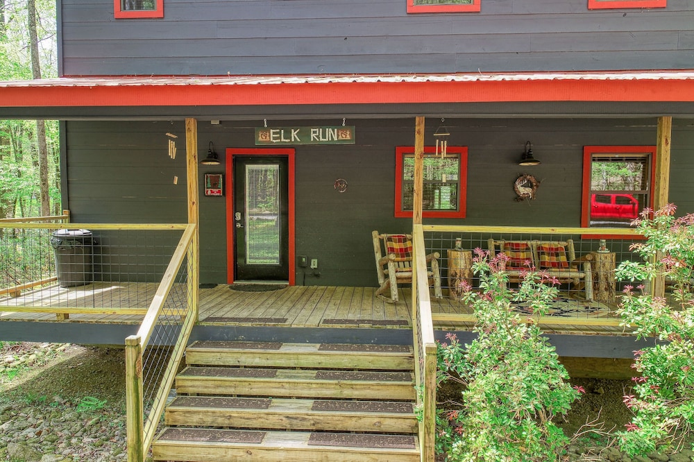 Elk Run On Cosby Creek - 2 Bedrooms, 2 Baths, Sleeps 7 Cabin by RedAwning
