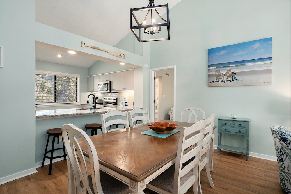2d West Hyde Park 3 Bedroom Condo