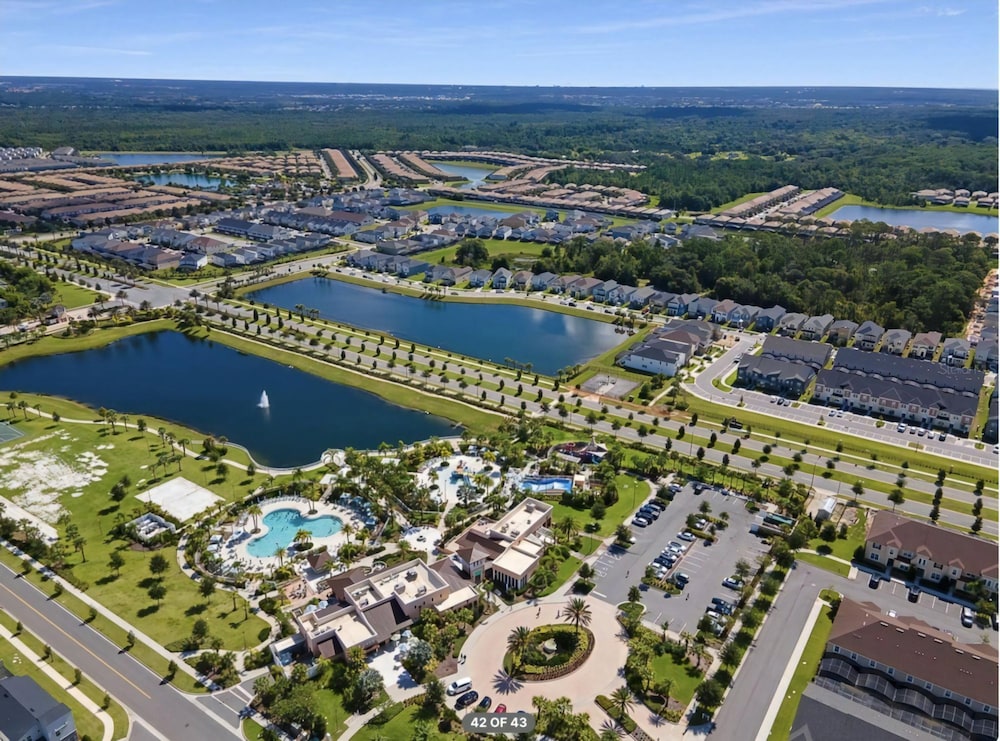Solara Dreams 4BD Pool Home Next to Disney