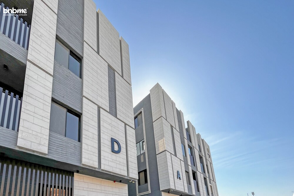 bnbmehomes - Pvt Rooftop in Al Malqa -C4