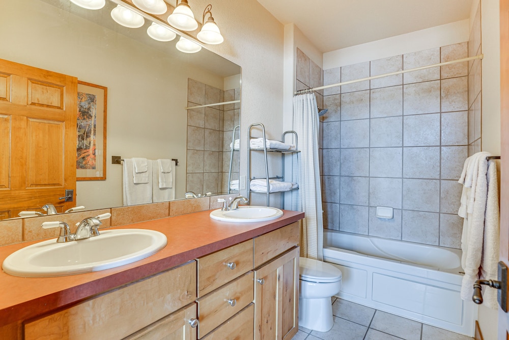 Ski-in/ski-out Granby Ranch Condo w/ Pool Access - Property Image 1