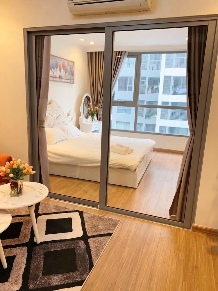 Bom Homestay Vinhomes Times City